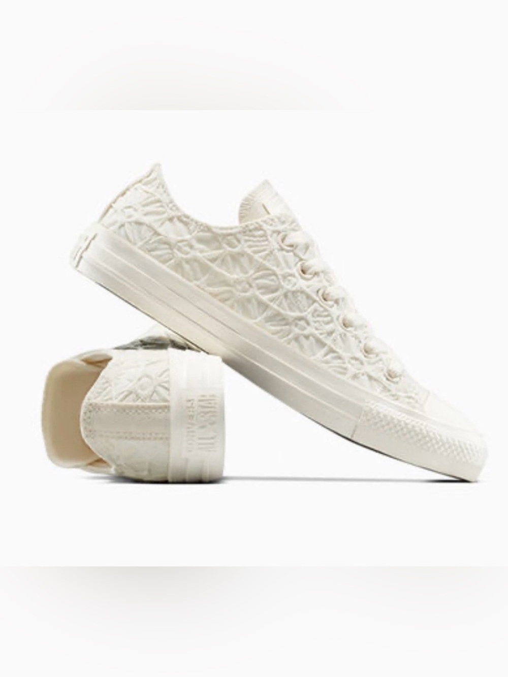 Converse Chuck Taylor All Star Unisex Cream
Low Top Men's 5.5 Women's 7.5 EU 38